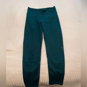 Turquoise fabletics leggings cropped